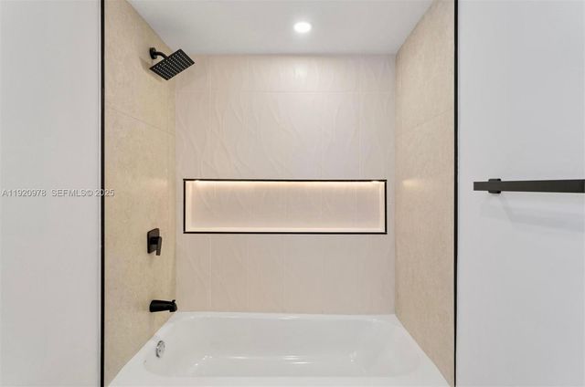 7020 Plantation Rd, Plantation, FL 33317