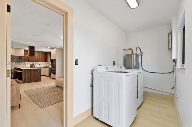 7020 Plantation Rd, Plantation, FL 33317