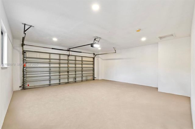 7020 Plantation Rd, Plantation, FL 33317