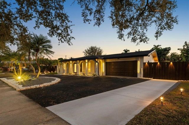 7020 Plantation Rd, Plantation, FL 33317