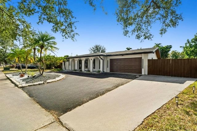 7020 Plantation Rd, Plantation, FL 33317