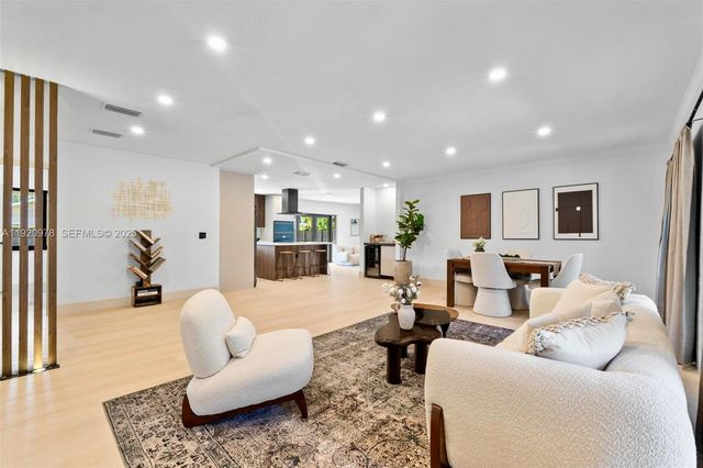 7020 Plantation Rd, Plantation, FL 33317