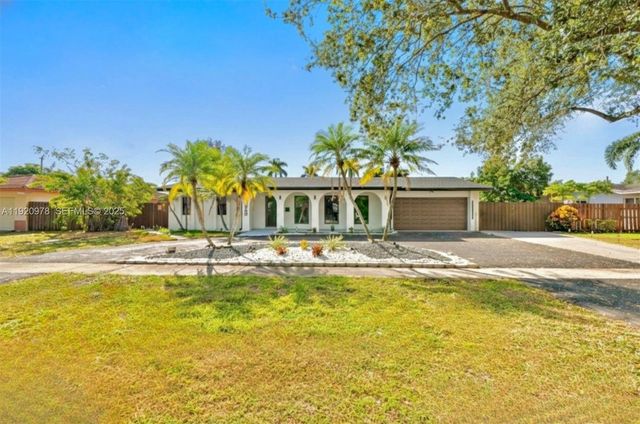 7020 Plantation Rd, Plantation, FL 33317