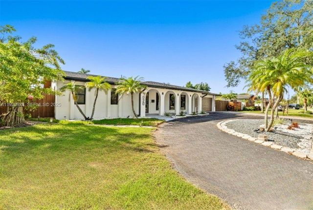 7020 Plantation Rd, Plantation, FL 33317