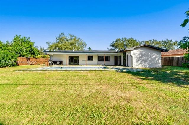 7020 Plantation Rd, Plantation, FL 33317