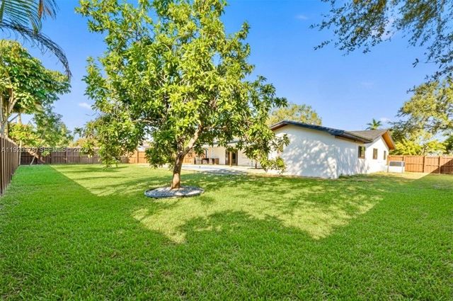 7020 Plantation Rd, Plantation, FL 33317