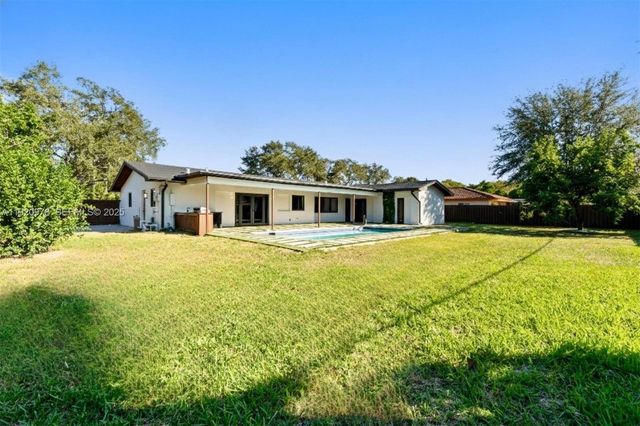 7020 Plantation Rd, Plantation, FL 33317