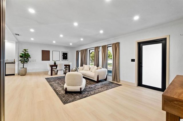 7020 Plantation Rd, Plantation, FL 33317