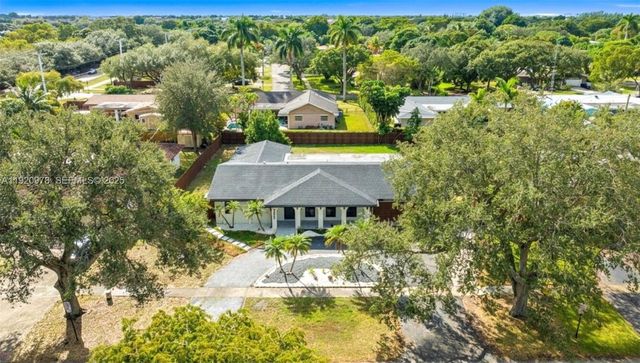 7020 Plantation Rd, Plantation, FL 33317