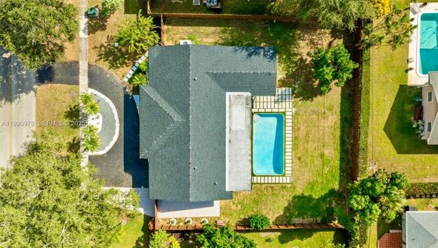 7020 Plantation Rd, Plantation, FL 33317