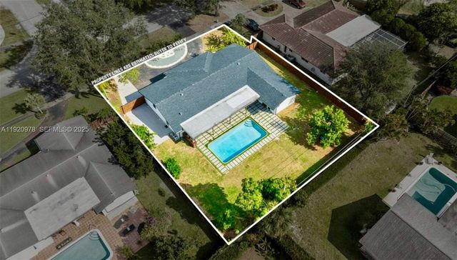 7020 Plantation Rd, Plantation, FL 33317