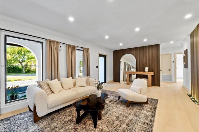 7020 Plantation Rd, Plantation, FL 33317