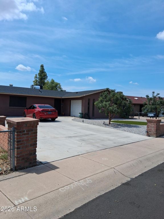 7205 W CAVALIER Drive, Glendale, AZ 85303