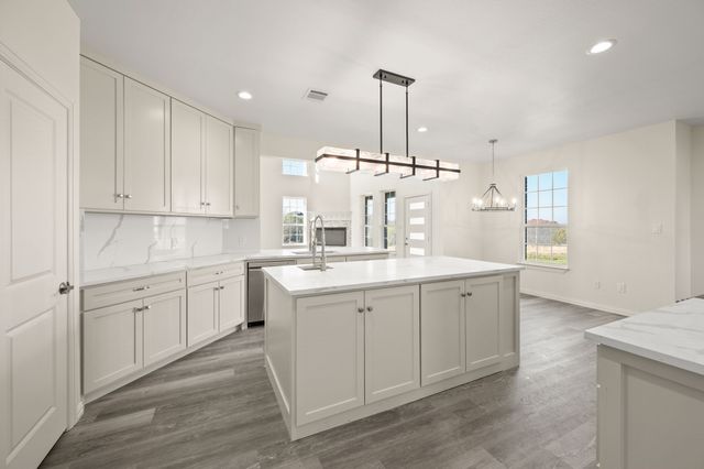 828 Mallard Pointe Drive, Grand Prairie, TX 75104