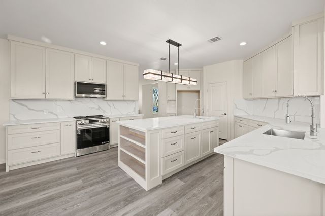 828 Mallard Pointe Drive, Grand Prairie, TX 75104