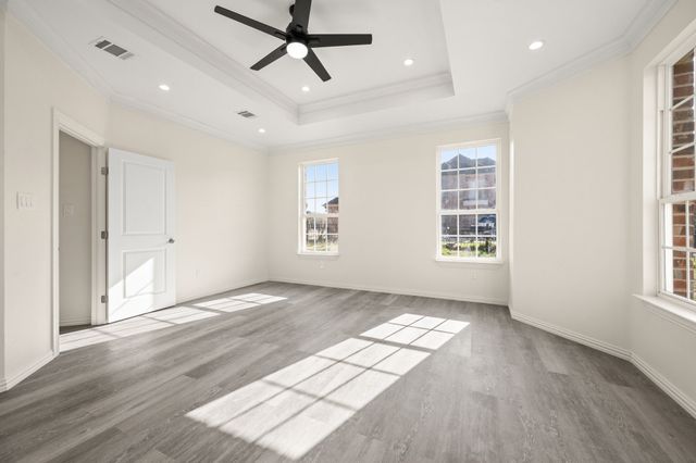 828 Mallard Pointe Drive, Grand Prairie, TX 75104