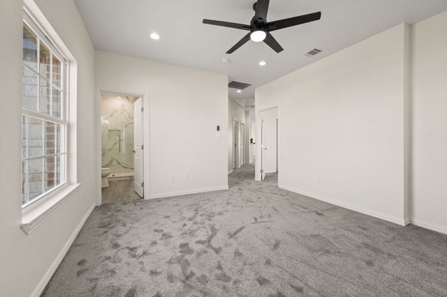 828 Mallard Pointe Drive, Grand Prairie, TX 75104