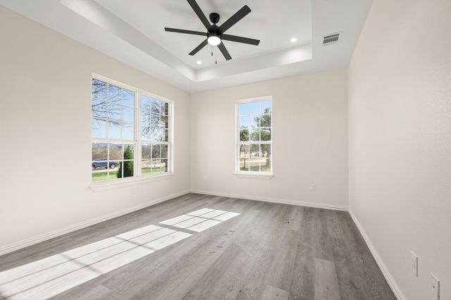 828 Mallard Pointe Drive, Grand Prairie, TX 75104