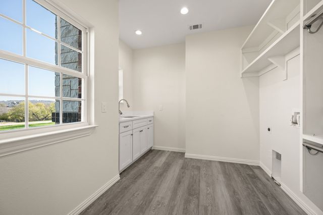 828 Mallard Pointe Drive, Grand Prairie, TX 75104