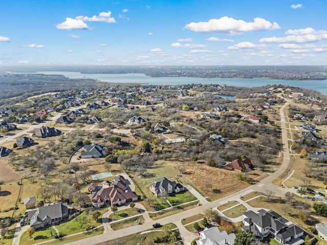 828 Mallard Pointe Drive, Grand Prairie, TX 75104