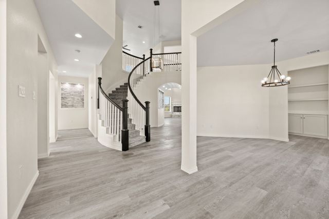 828 Mallard Pointe Drive, Grand Prairie, TX 75104