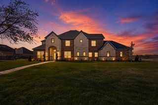 828 Mallard Pointe Drive, Grand Prairie, TX 75104