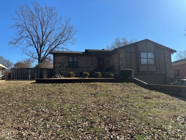 1916 Crestview, Jonesboro, AR 72401