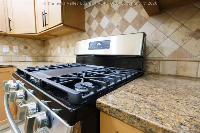 306 Lake Drive, Hurricane, WV 25526