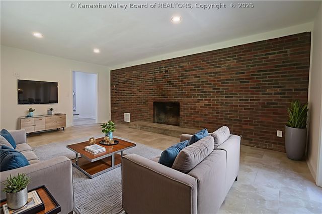 306 Lake Drive, Hurricane, WV 25526