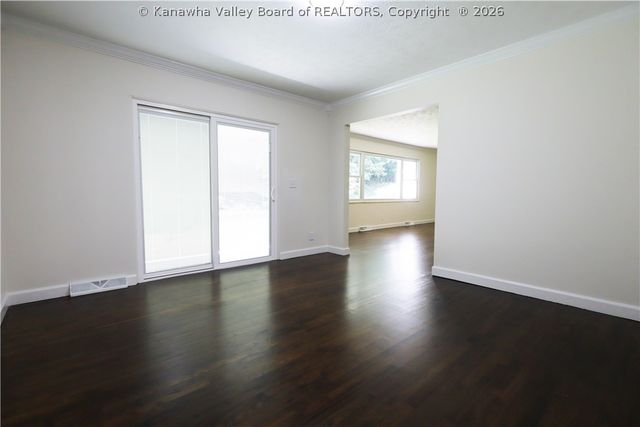 306 Lake Drive, Hurricane, WV 25526