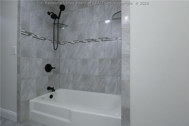 306 Lake Drive, Hurricane, WV 25526