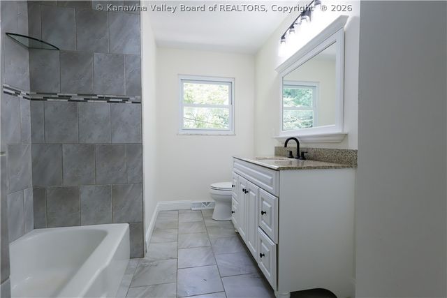 306 Lake Drive, Hurricane, WV 25526