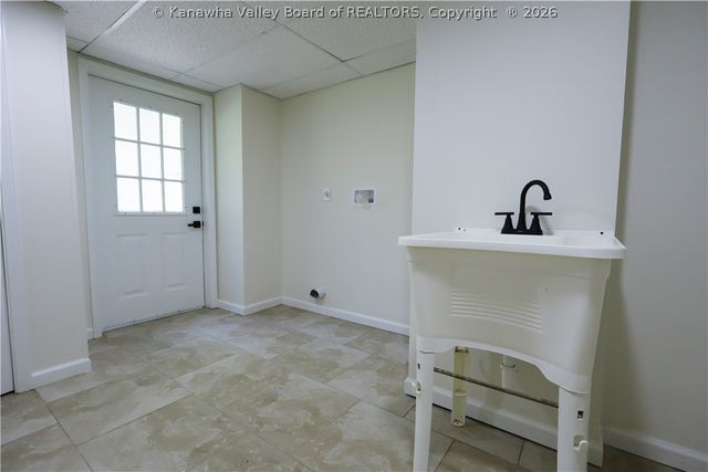 306 Lake Drive, Hurricane, WV 25526