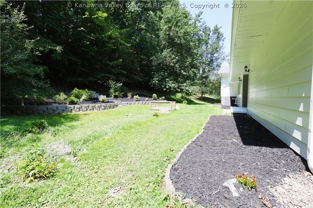 306 Lake Drive, Hurricane, WV 25526