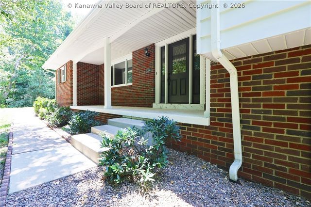 306 Lake Drive, Hurricane, WV 25526