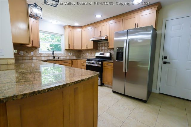 306 Lake Drive, Hurricane, WV 25526