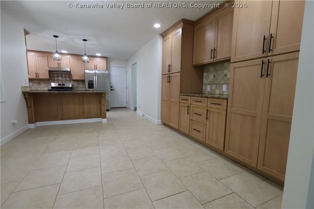 306 Lake Drive, Hurricane, WV 25526