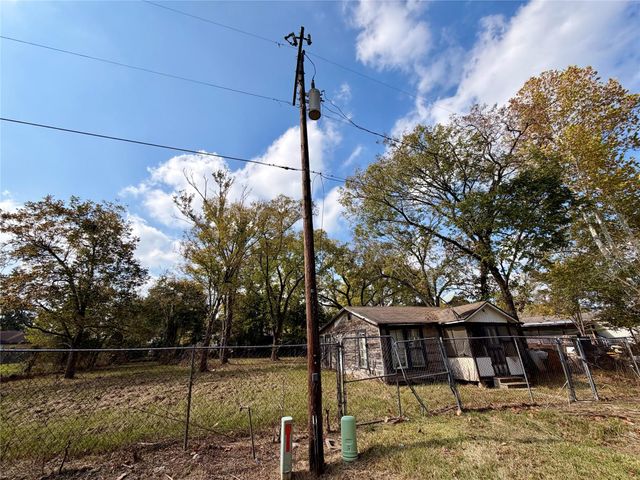 713 Regusta Richard Avenue, Cleveland, TX 77327