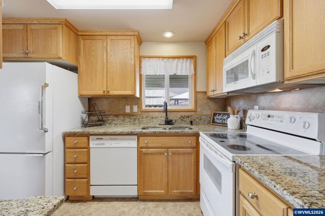 1383 Thompson Rd, Woodburn, OR 97071
