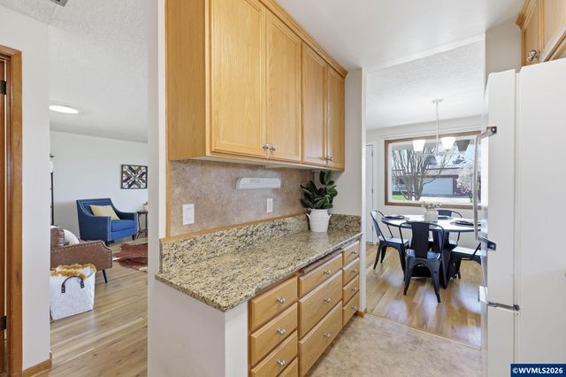 1383 Thompson Rd, Woodburn, OR 97071