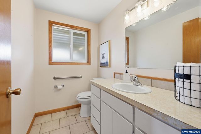 1383 Thompson Rd, Woodburn, OR 97071