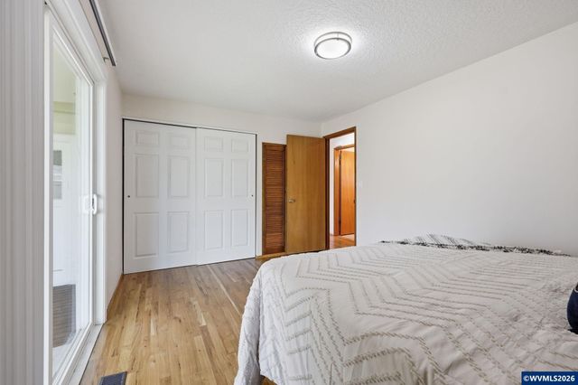 1383 Thompson Rd, Woodburn, OR 97071