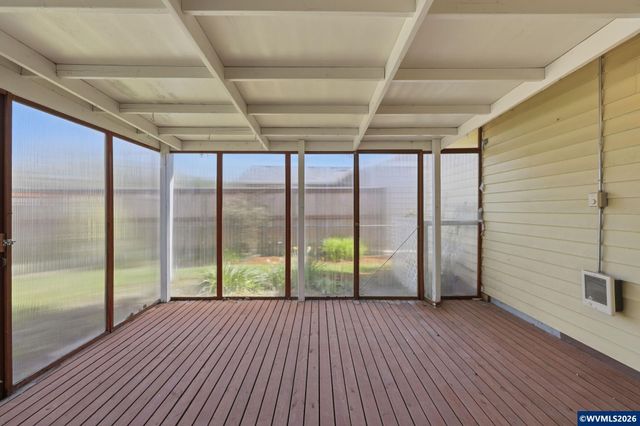 1383 Thompson Rd, Woodburn, OR 97071