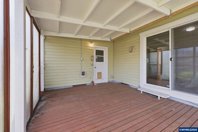 1383 Thompson Rd, Woodburn, OR 97071