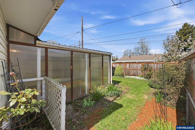 1383 Thompson Rd, Woodburn, OR 97071