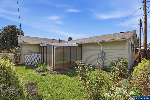 1383 Thompson Rd, Woodburn, OR 97071