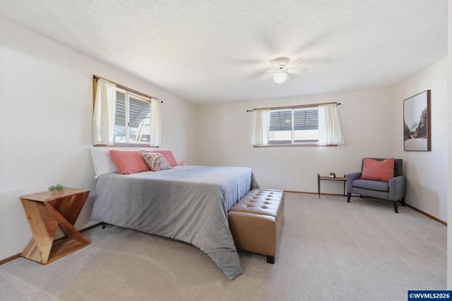 1383 Thompson Rd, Woodburn, OR 97071