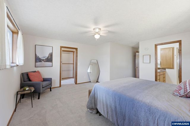 1383 Thompson Rd, Woodburn, OR 97071