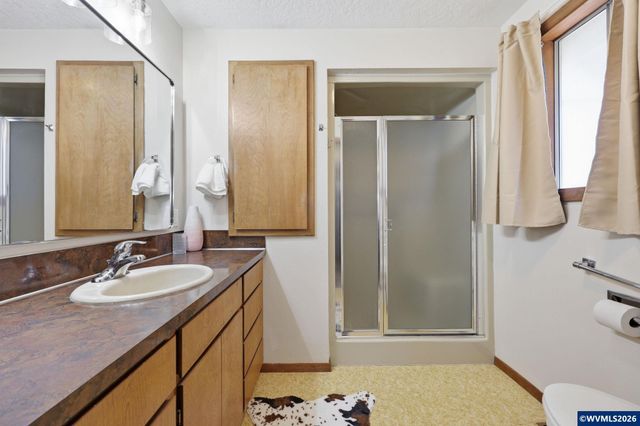 1383 Thompson Rd, Woodburn, OR 97071