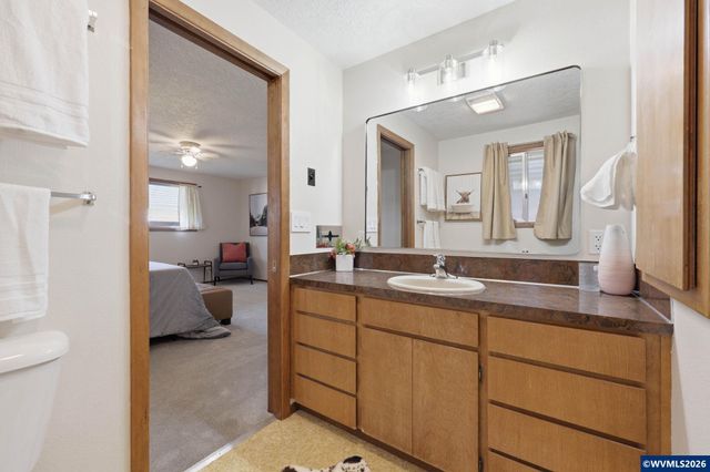 1383 Thompson Rd, Woodburn, OR 97071